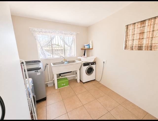 4 BEDROOM FREEHOLD FOR SALE IN MEYERTON CENTRAL